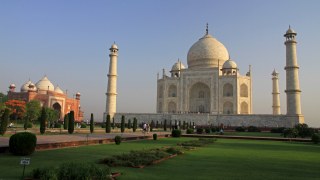 Taj Mahal and Agra Fort Tour by Car from Delhi | Pioneer Holidays